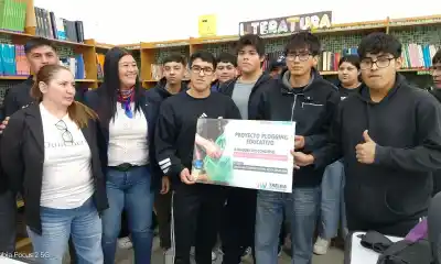 El premio que ganaron 400 estudiantes y que ahora complica a una escuela de Trelew