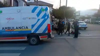 Chocó en moto contra una camioneta en pleno barrio La Loma