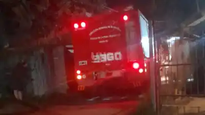 Otra vez el fuego en Ciudadela: incendiaron un auto estacionado y el dueño dormía