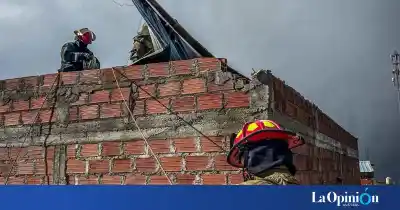 El viento hizo volar un techo en Caleta Olivia y los bomberos tuvieron que intervenir