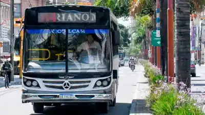 Comercios y colectivos en Santiago: el extraño desencuentro que se viene para el fin de semana largo