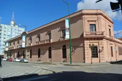 Egresados de un histórico colegio dejarán de rendir el ingreso a la Uader: el detalle de la medida