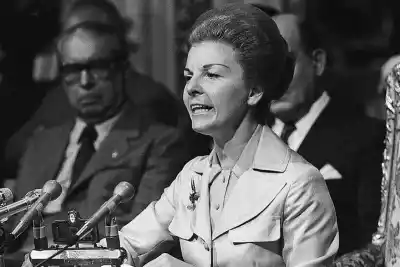 Polémica en redes: Un legislador apuntó contra Isabel Perón y el peronismo respondió con un calificativo fuerte