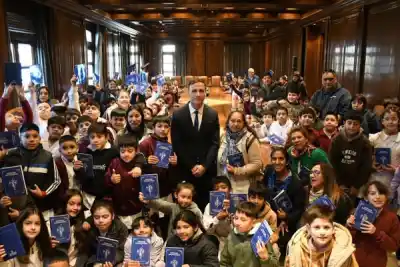 El día que 150 alumnos del interior conocieron por dentro la Casa de Gobierno