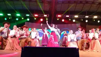 Oberá vibró con la Noche Brasileña: música, baile y miles de personas en el Parque de las Naciones