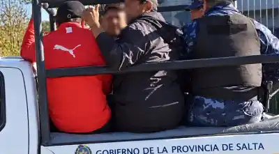 Llegaron a una radio a increpar al intendente y la Policía los demoró en plena transmisión