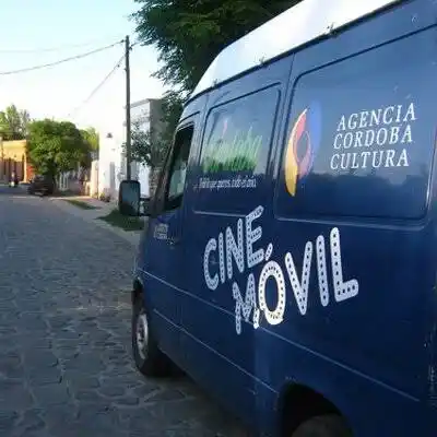 Cine gratis bajo las estrellas: llega el Cine Móvil a Villa del Totoral