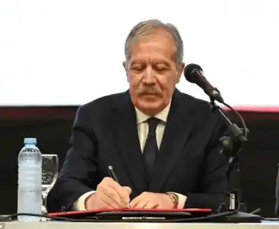 El gobernador santiagueño fue invitado a un panel clave de la Semana Social en Córdoba