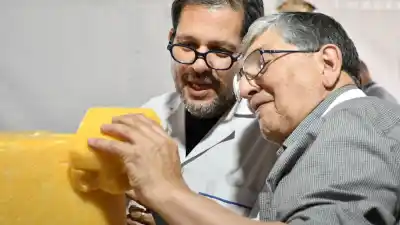 El queso gigante de 1.000 kilos que se remata por una causa solidaria