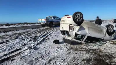 Una conductora volcó en la Ruta 3 y el desenlace sorprendió a todos