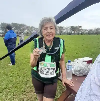 A los 78 años, cruzó la meta del Run Trail Las Marías y emocionó a todos