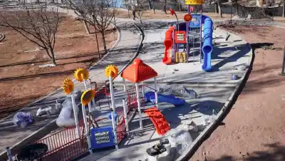 La renovación total de una icónica plaza de Cutral Co entra en su recta final