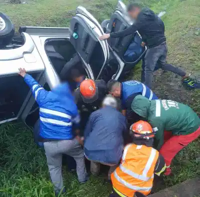 Volcaron en Monteros y fueron trasladados al Hospital