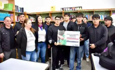 El premio que se llevó la escuela ganadora del Plogging Escolar en Trelew