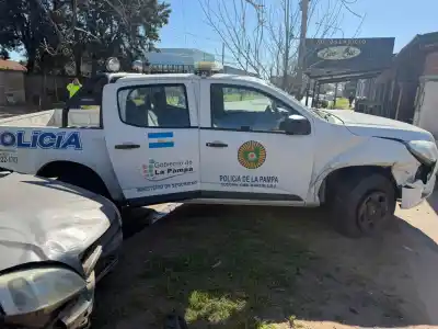 Chocó contra un auto estacionado y terminó con tres policías hospitalizados