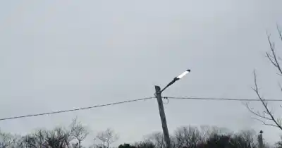 Le llegó una boleta de luz de $190 mil y denuncia que sus vecinos siguen colgados
