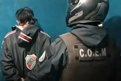 Una frase de fútbol terminó con un hombre detenido en el barrio Acuña Isí