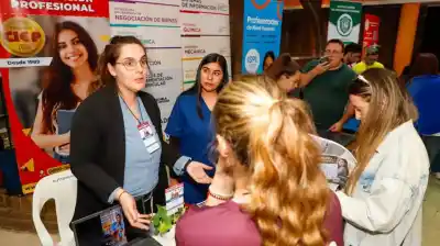 Jóvenes de Monte Maíz descubren su futuro en la Expo Carreras