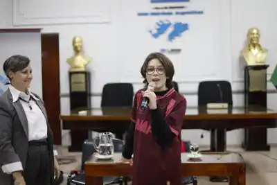 Ian Moche, el joven activista que lleva la bandera de la neurodiversidad a las instituciones de Lanús: qué dejó su charla en el HCD