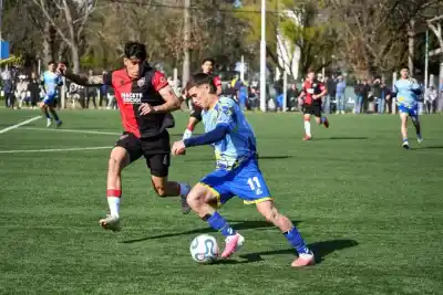 El clásico fue un paseo: Central goleó a Newell's y quedó solo en la cima