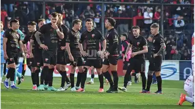 El golpe que recibió Colón y que lo deja mirando de reojo la tabla
