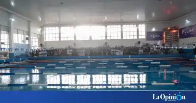 El momento que emocionó en la apertura del Torneo Hispanista de Natación