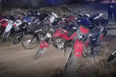 La noche de las picadas en La Banda: el operativo que terminó con 18 motos retenidas