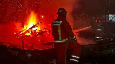 Un incendio en Las Talitas puso en riesgo una fábrica: el detalle que evitó la tragedia