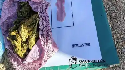 Cuatro jóvenes, dos motos y un cargamento que no pudieron explicar