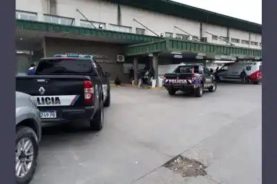 Atacó a un municipal con un cuchillo en el obrador: la víctima terminó en el hospital