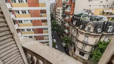 Un piso en Recoleta con detalles únicos sale a la venta: cuánto cuesta y qué esconde