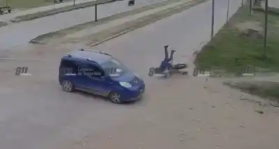 Lo impactaron contra una camioneta y lo hicieron volar por el aire en J.V. González