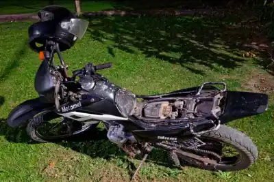 Un motociclista terminó con graves heridas tras chocar contra una camioneta en Paraná
