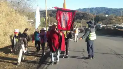 Peregrinos copan la banquina de la RN 34: piden máxima precaución a los conductores