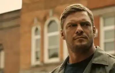 La versión oculta del actor de “Reacher”: cómo un paseo en moto con sus hijos terminó en una golpiza viral