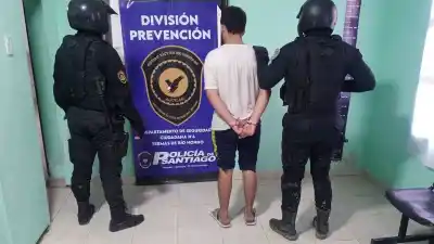 Robó un local de ropa y lo atraparon cuando intentaba huir: el detalle que lo delató