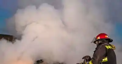 Un Citroën C4 se incendió en plena ruta y los ocupantes lograron salir a tiempo