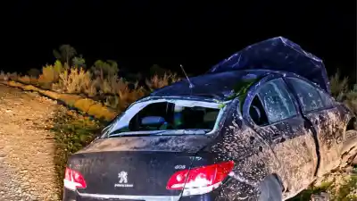 Un subsecretario de Chubut terminó fracturado tras un violento vuelco en la Ruta 25