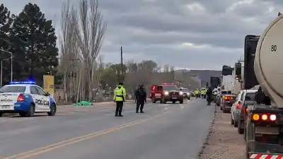 Murió una persona en la Ruta 17 y el tránsito sigue cortado en Añelo