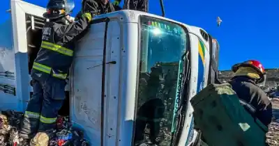 Rescataron a un camionero tras un vuelco en la Ruta 3: el operativo que evitó una tragedia
