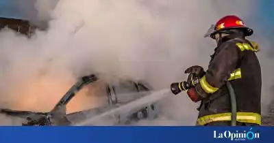 Un Citroën C4 se prendió fuego en plena ruta y el conductor tuvo segundos para reaccionar