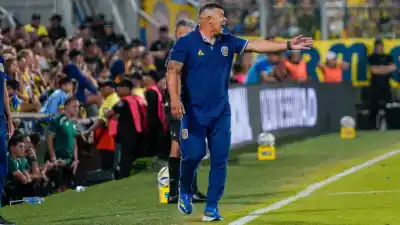 Almirón confirmó el equipo para el clásico: vuelve Copetti y hay otra sorpresa