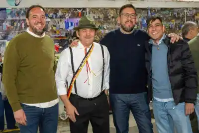 En una fiesta de la torta alemana, la foto que suma ruido político en La Pampa
