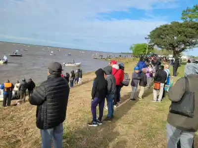 Casi 200 lanchas y una multitud: la jornada que puso a Isla del Cerrito en el centro de la escena