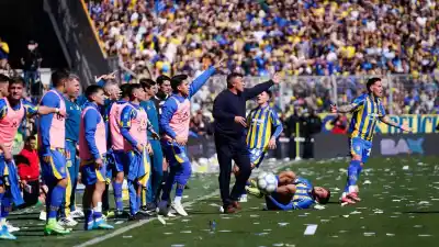 El arranque más caliente del año: en cinco minutos, dos amarillas y un clásico que no da respiro