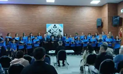 Una noche de voces: Catriló Coral reunió a la comunidad en una sala repleta