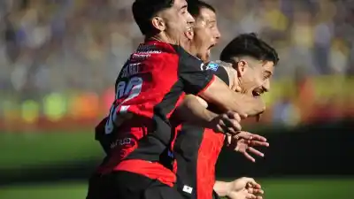 Newell's lo perdía y Cóccaro lo salvó en el último suspiro del clásico