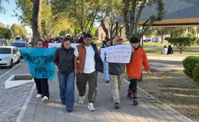 Marcharon en Rancul para frenar la entrega del bebé que cuidan desde los dos meses