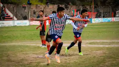 El gol de Salinas y la defensa perfecta: así fue el triunfo de Unión Santiago en Frías