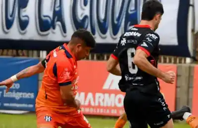 Sarmiento sufrió una goleada que complica su sueño en el Federal A
